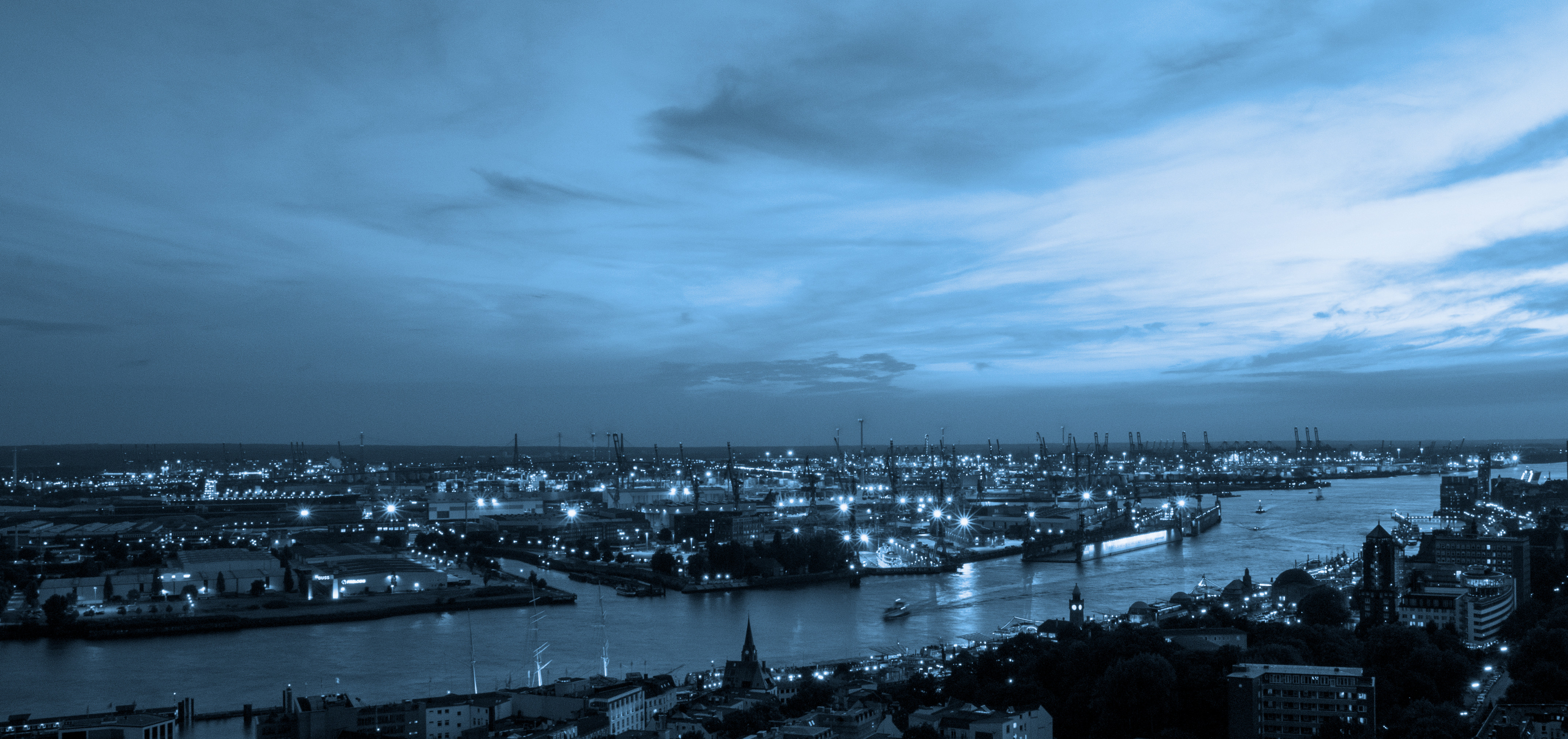 A stylized image of Hamburg's harbor and the Elbe. Attribution: https://www.flickr.com/photos/128730796@N02/30689539501