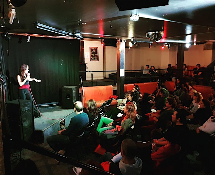 Mujer latina nunca olvida - Comedia en español logo